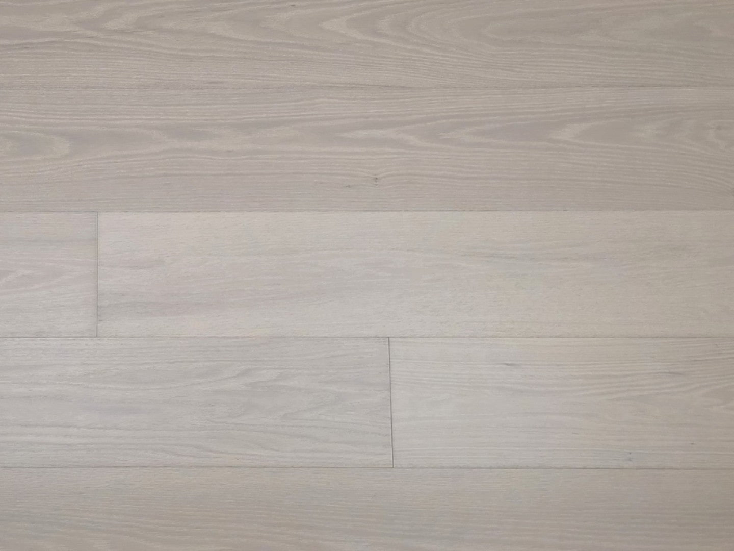 Engineered European Oak Antenne Hardwood Flooring neutral color 4:3 ar closeup